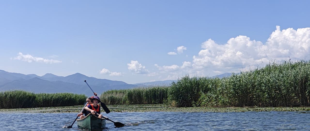 Canoe pe acumularea Bradu
